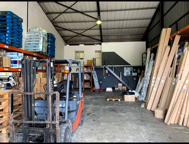 230M² FACTORY TO LET IN GOODWOOD CENTRAL